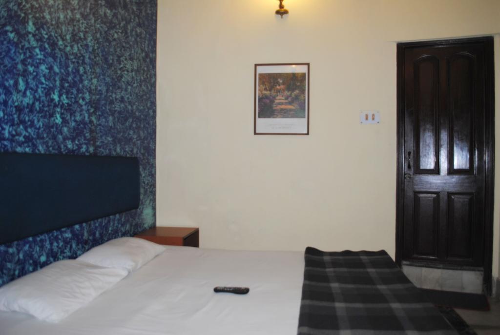 Hotel Esplanade Chambers Καλκούτα Δωμάτιο φωτογραφία